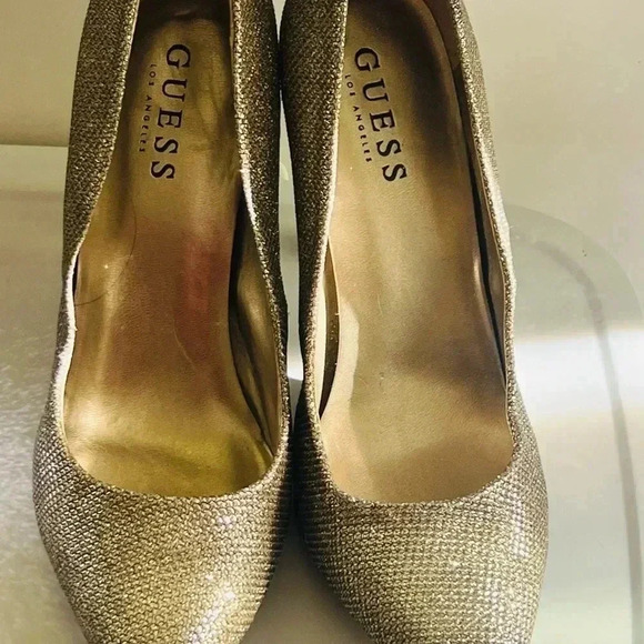 GUESS GOLDEN PUMPS SIZE 7 1/2 LIKE NEW WOMENS - Picture 8 of 14